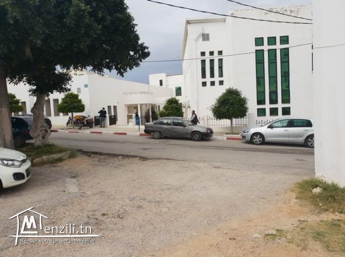 بيع اختياري لأرض بيضاء بالقلعة الكبرى