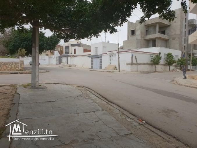 بيع اختياري لأرض بيضاء بالقلعة الكبرى