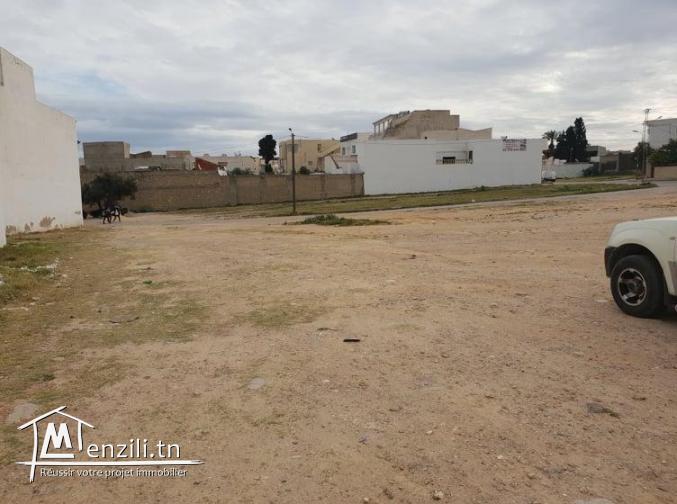 بيع اختياري لأرض بيضاء بالقلعة الكبرى