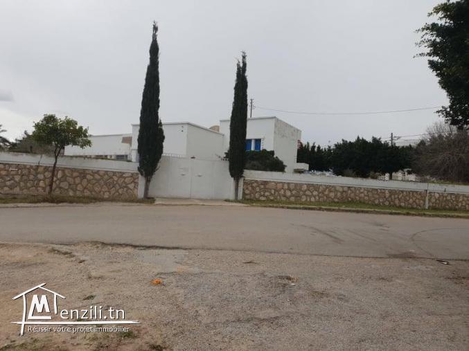 بيع اختياري لأرض بيضاء بالقلعة الكبرى