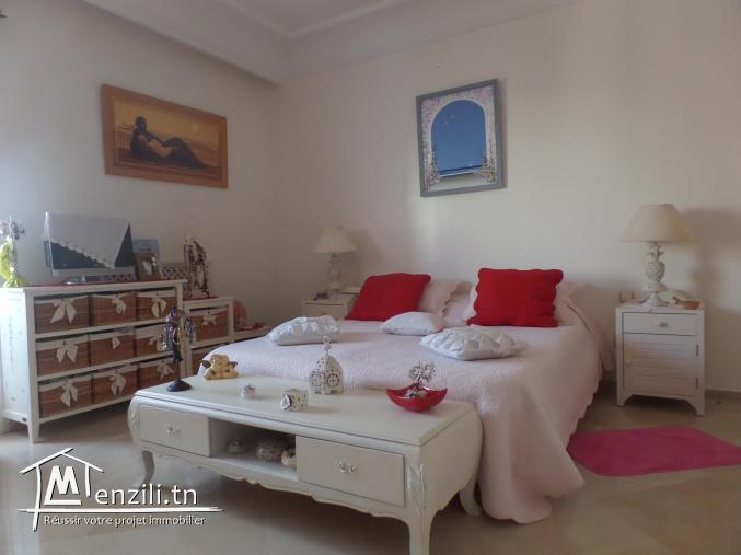 Yasmine Hammamet proche de la mer S+3 de 196 m2