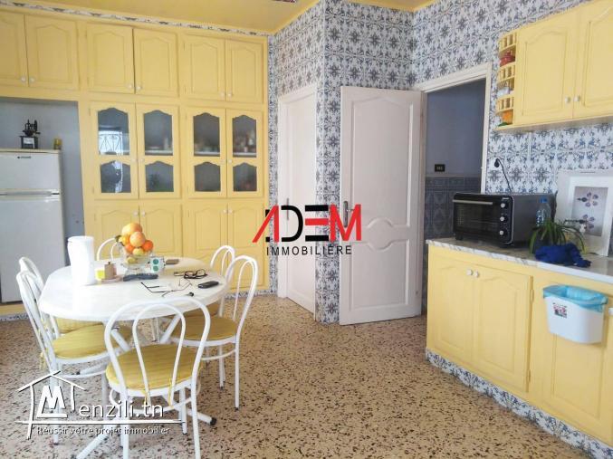 Villa sur un lot de coin de 400 m²