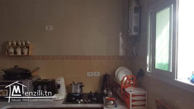 شقة مزيانة للبيع في وسط البلاد قليبية