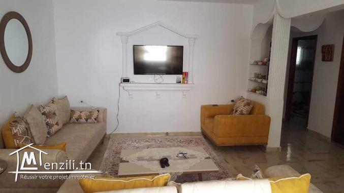 شقة مزيانة للبيع في وسط البلاد قليبية