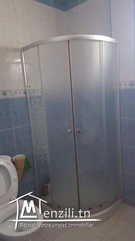 شقة مزيانة للبيع في وسط البلاد قليبية