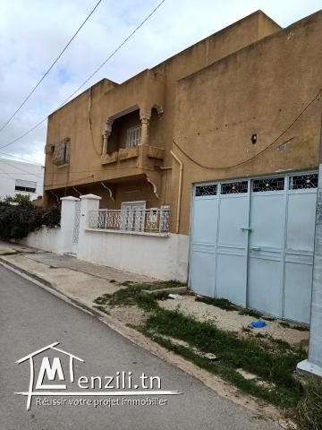 A vendre une maison et un étage indépendant  