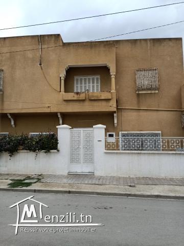 A vendre une maison et un étage indépendant  