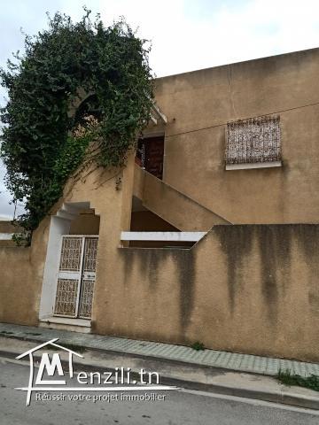 A vendre une maison et un étage indépendant  