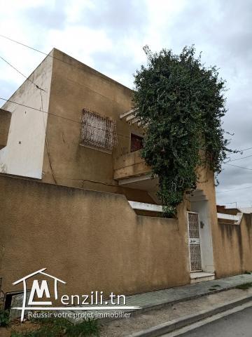 A vendre une maison et un étage indépendant  