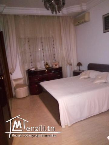 A vendre 2 maisons sur un lot de 1200 m2 titrées comprenant :