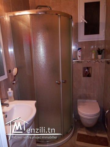 A vendre 2 maisons sur un lot de 1200 m2 titrées comprenant :