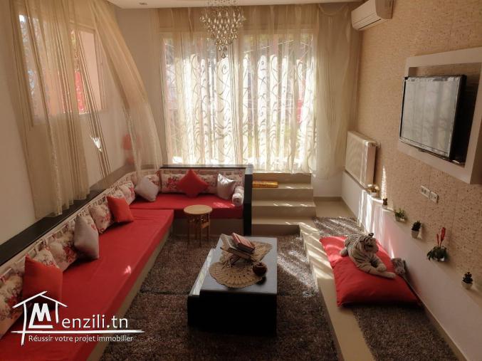 A vendre 2 maisons sur un lot de 1200 m2 titrées comprenant :