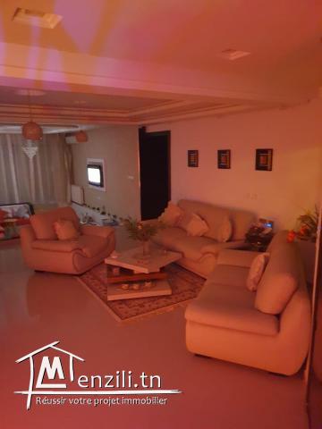 A vendre 2 maisons sur un lot de 1200 m2 titrées comprenant :