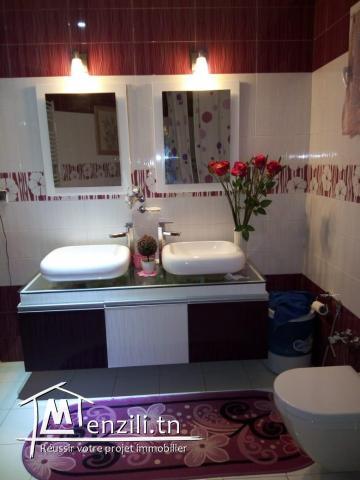 A vendre 2 maisons sur un lot de 1200 m2 titrées comprenant :