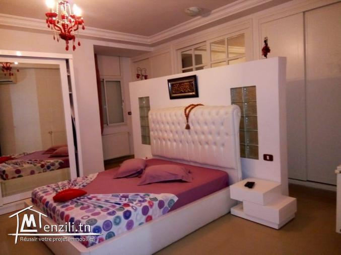 A vendre 2 maisons sur un lot de 1200 m2 titrées comprenant :