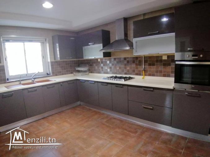 A louer un appartement S3 avec chambre de service