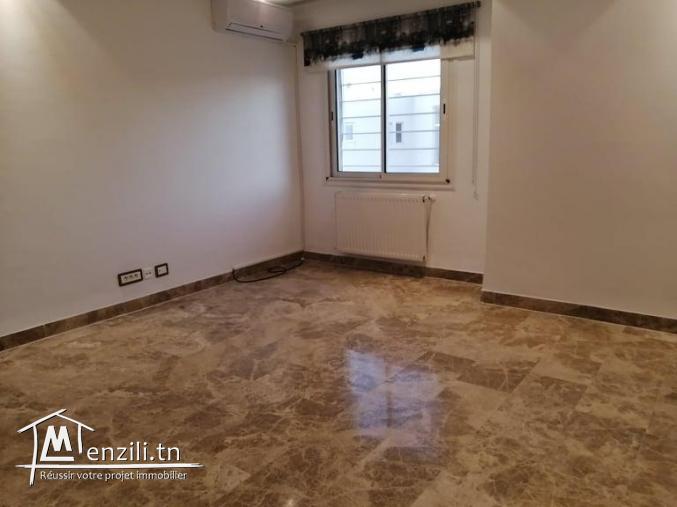 A louer un appartement S3 avec chambre de service