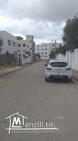 un superbe terrain  2 min à jardin d’el menzah 2 kiosque oilibya route de bizerte