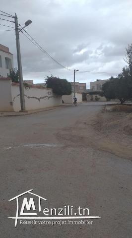 un superbe terrain  2 min à jardin d’el menzah 2 kiosque oilibya route de bizerte