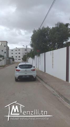 un superbe terrain  2 min à jardin d’el menzah 2 kiosque oilibya route de bizerte