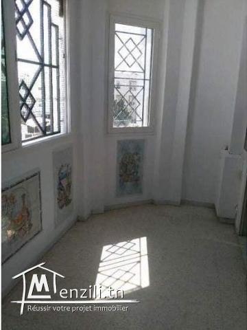 appartement a cité enassr 2 coté  école slim school