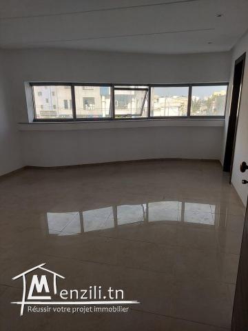 Mise en location de bureau S+1 Neuf haut standing avec place parking au sous sol