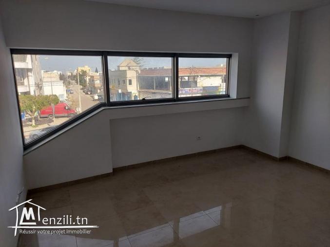 Mise en location de bureau S+1 Neuf haut standing avec place parking au sous sol