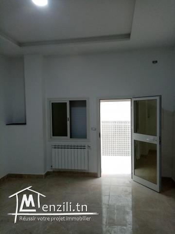 À louer sur avenue principale khereddine