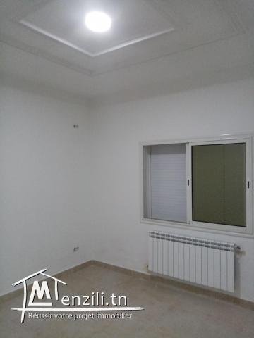 À louer sur avenue principale khereddine