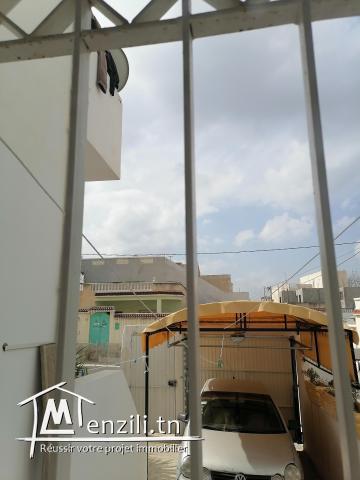 للبيع شقه بالطابق الأرضي ذات مدخل فردي 