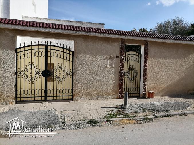 Une belle villa à vendre avec jardin et un studio