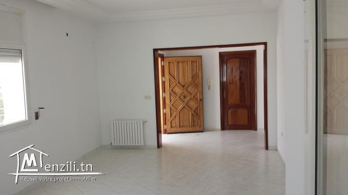 A vendre 2 villas indépendantes très bon standing à Bhar Lazreg