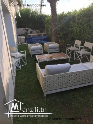 Un rez-de-chaussée s2 meublé avec jardin à Cité Les Pins