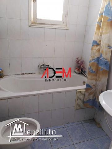 une jolie maison   dans un emplacement calme bâtie sur un lot de coin