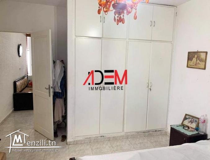 une jolie maison   dans un emplacement calme bâtie sur un lot de coin