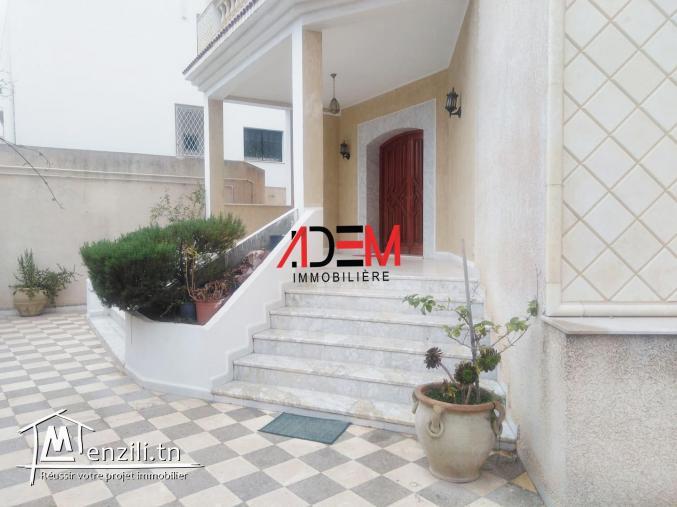 Villa érigée sur trois niveaux  dans un emplacement stratégique, et commercial