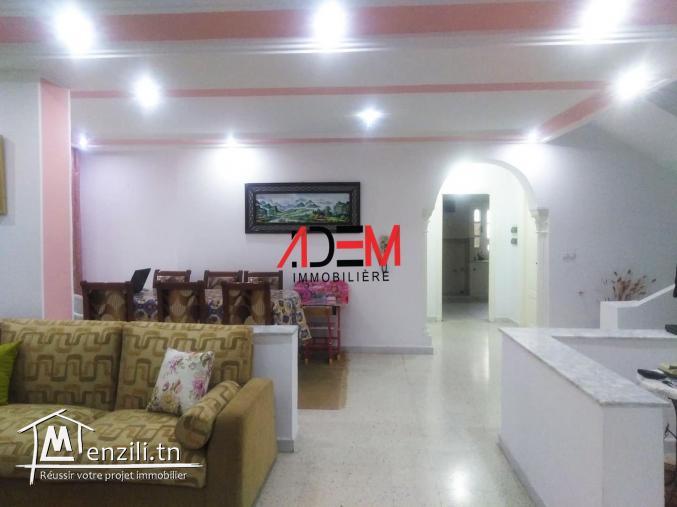 Villa érigée sur trois niveaux  dans un emplacement stratégique, et commercial