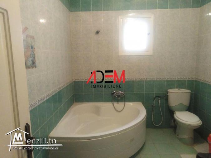 Villa érigée sur trois niveaux  dans un emplacement stratégique, et commercial