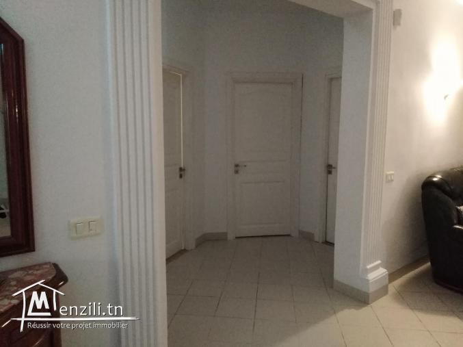 Villa à vendre située à cité el hidhab.