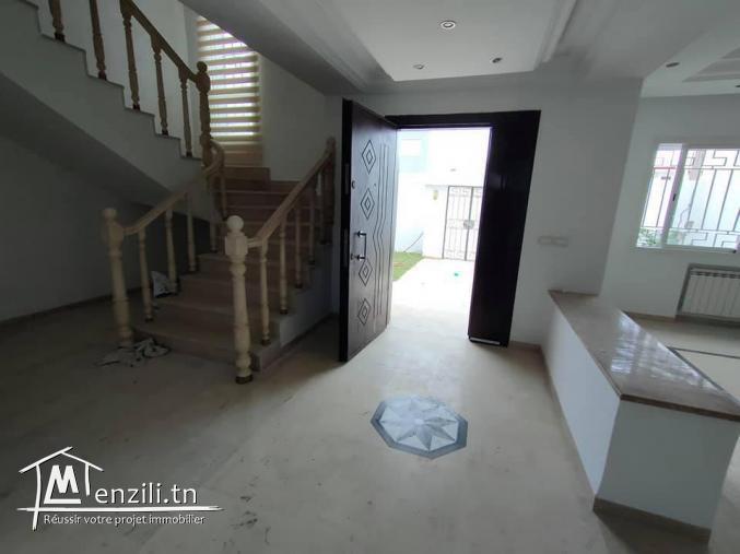 villa à Boumhel el Bassatine