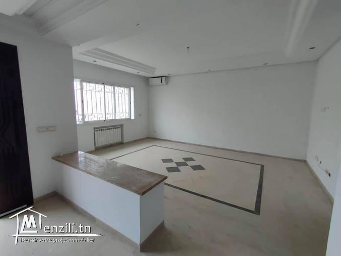 villa à Boumhel el Bassatine