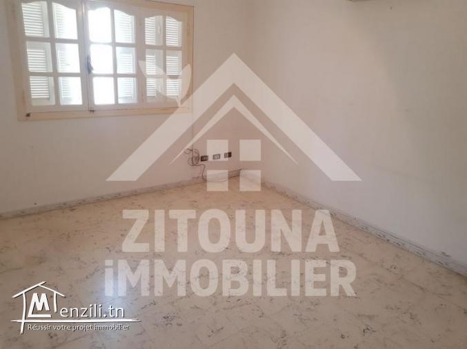 A louer une villa S+7 à cité des juges La Marsa