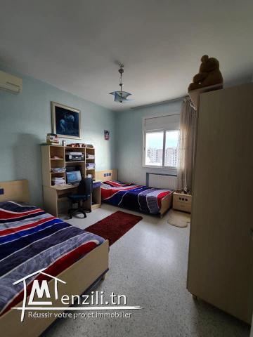 A vendre un appartement S+3 à cité el wahat