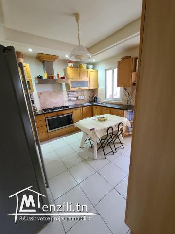 A vendre un appartement S+3 à cité el wahat