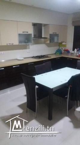 1 500 DT 2éme étage de villa à Ennasr 1