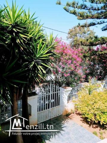 A louer un rez de chaussée de villa semi meublé avec entrée indépendante à Gammarth supérieur