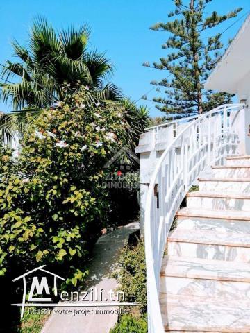 A louer un rez de chaussée de villa semi meublé avec entrée indépendante à Gammarth supérieur