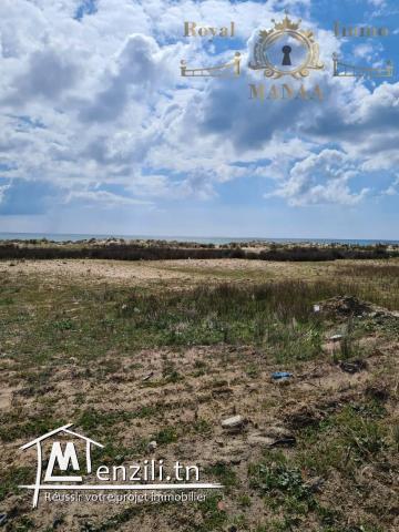 أراضي على لبحر طول في منزل حر