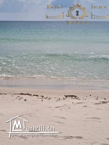 أراضي على لبحر طول في منزل حر