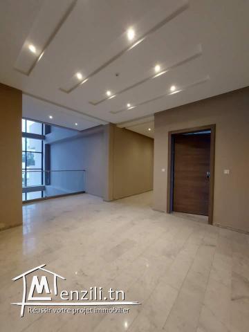 Luxueux S+1 tout neuf avec terrasse à Ennasr 2